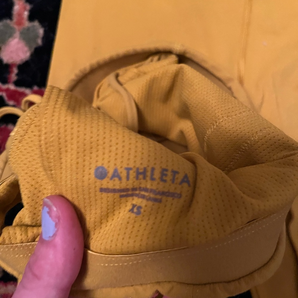 Athletica matching set. Worn only a handful of times. Perfect condition - Picture 2 of 3